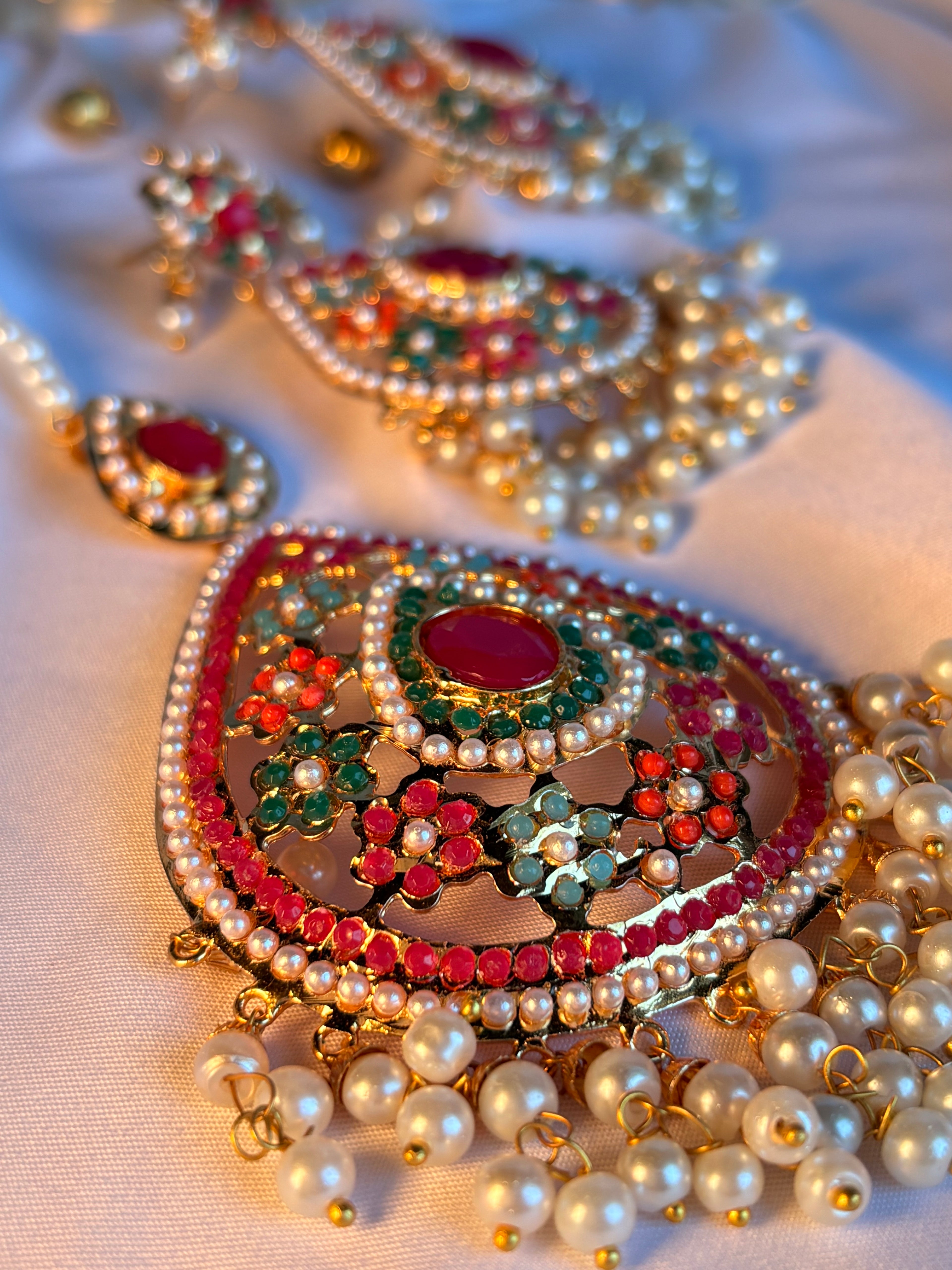 Multicoloured Jadau set